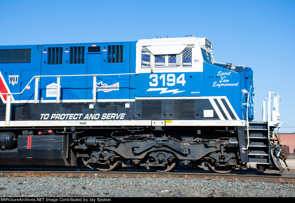 Nose detail on CSX 3194